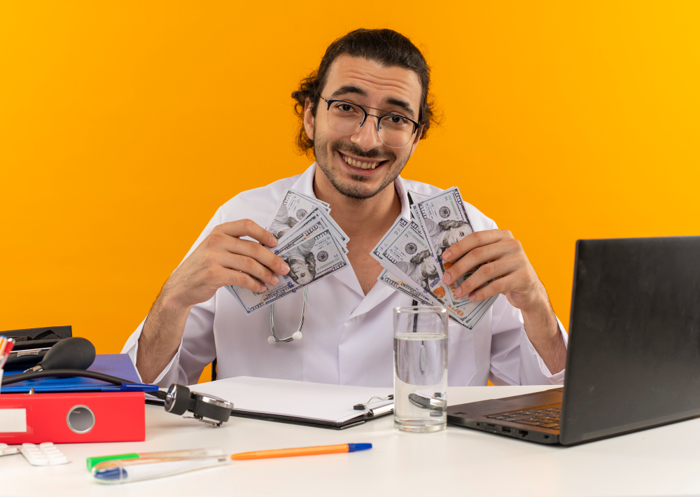 Joven feliz por su prestamos urgentes en Panamá